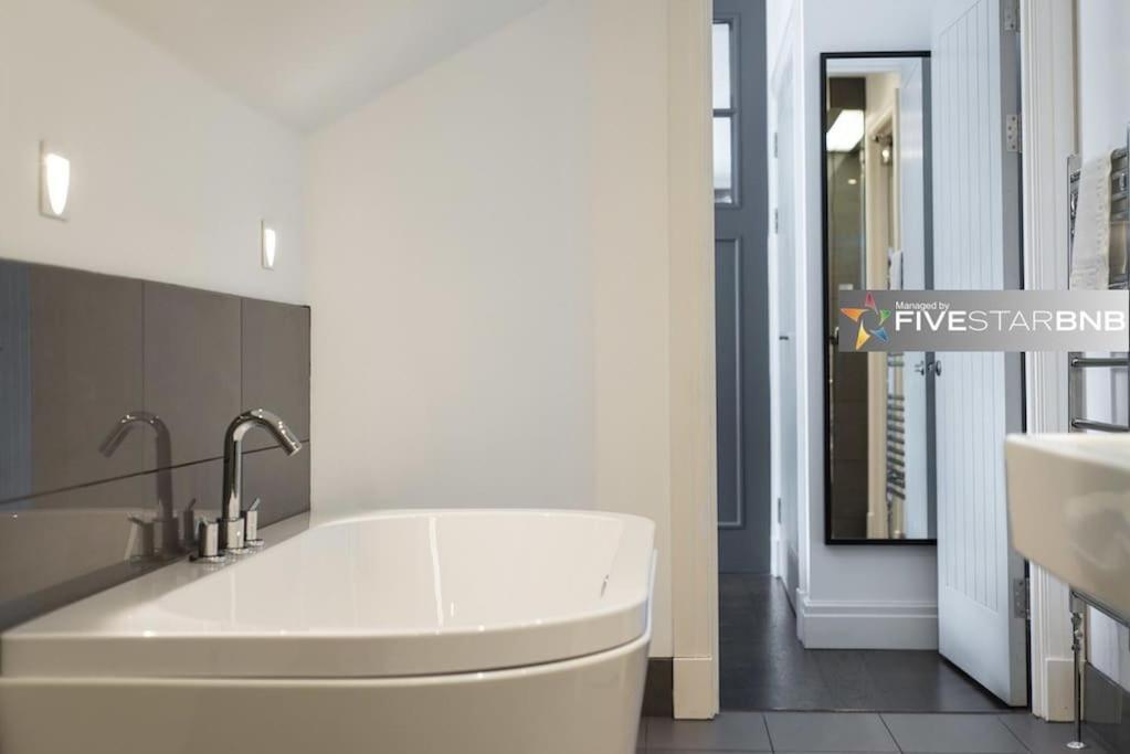 Cool Urban Apartment With Stunning Castle Views Edinburgh Dış mekan fotoğraf