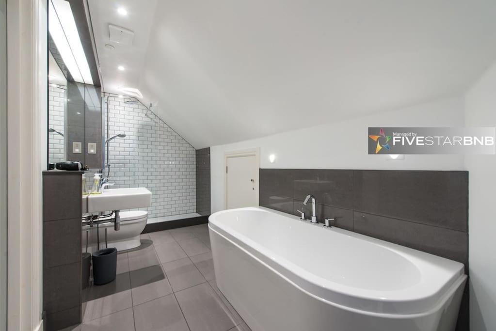 Cool Urban Apartment With Stunning Castle Views Edinburgh Dış mekan fotoğraf