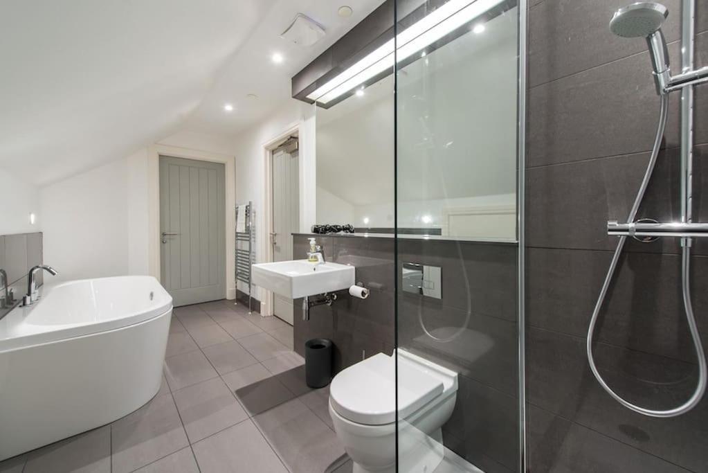 Cool Urban Apartment With Stunning Castle Views Edinburgh Dış mekan fotoğraf