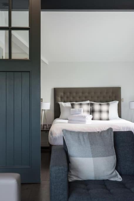 Cool Urban Apartment With Stunning Castle Views Edinburgh Dış mekan fotoğraf